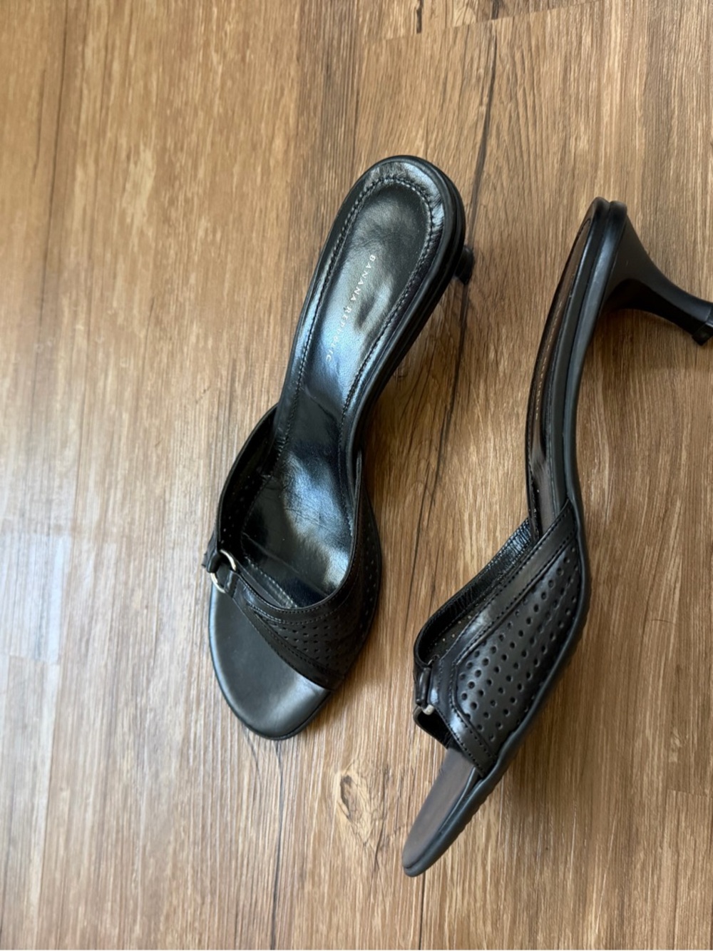 Vintage Banana Republic Black Leather Open-Toe Kitten Heel Mule kitten heels - Picture 7 of 9